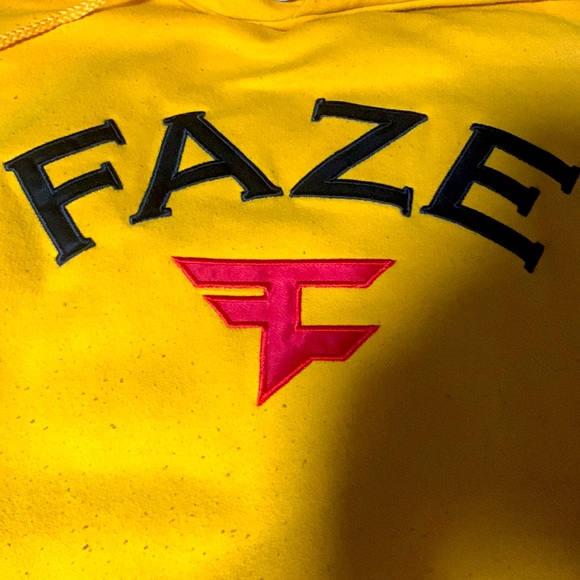 Rare FaZe x Champion Collab 2018 - Picture 4 of 7